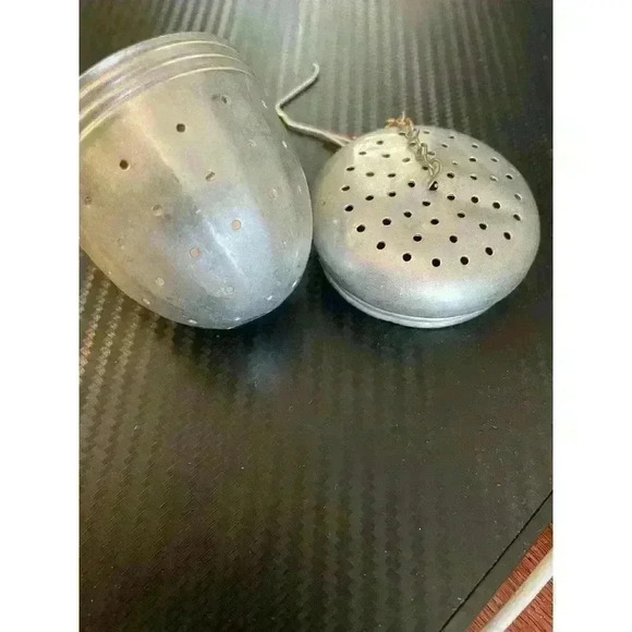 Acorn shaped aluminum loose leaf T-ball infuser. - Picture 3 of 4